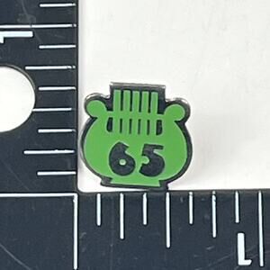 1976 Taiwan Music Competition Lyre Pin Republic of China 65 Commemorative Badge